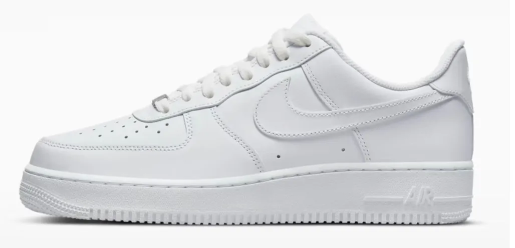 Nike Air Force 1 mit Firmenlogo