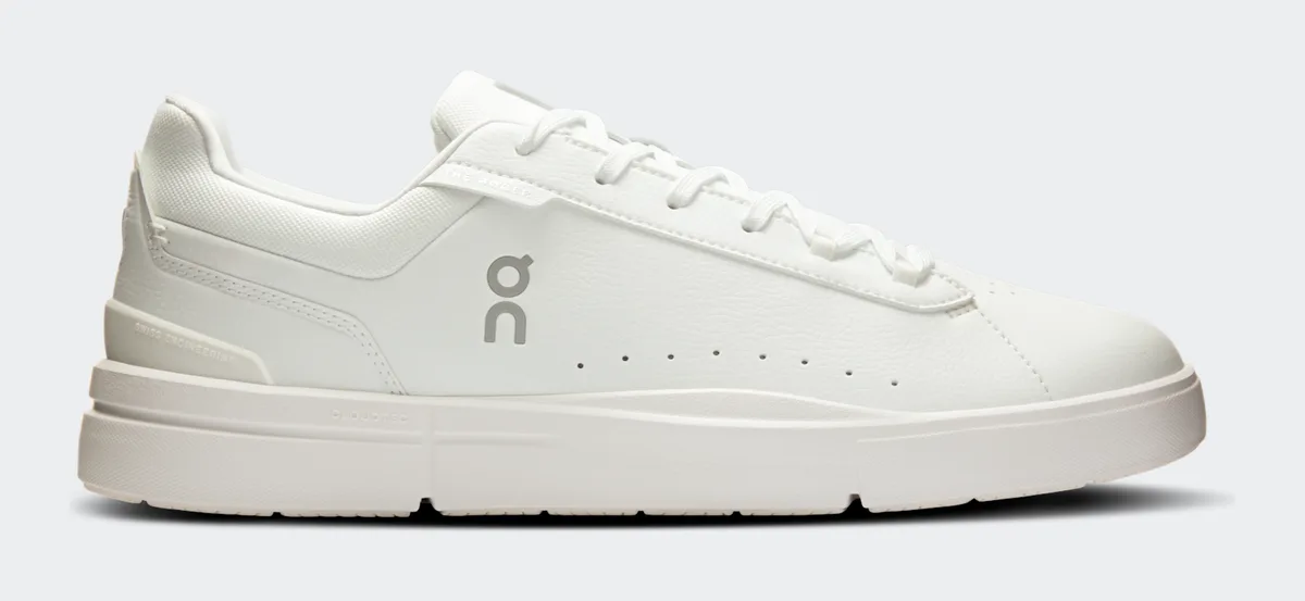 On THE ROGER Advantage mit Firmenlogo